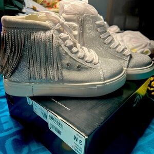 Inc Charlie Silver Sneakers Girl size 3